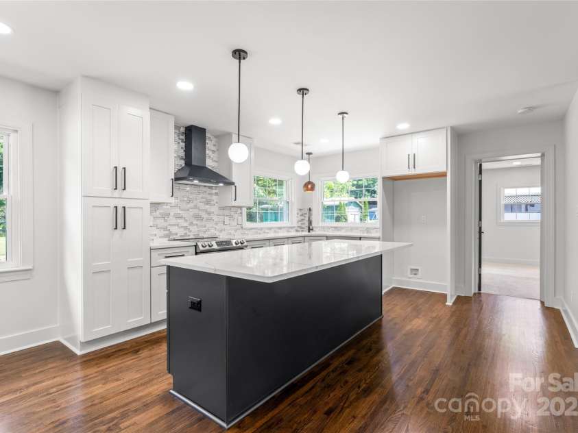 1420 Lakedell Drive, Charlotte, NC 28215.  MLS# CAR4283100, YatesRealty ID 28489. 