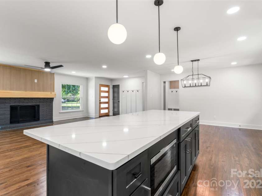 1420 Lakedell Drive, Charlotte, NC 28215.  MLS# CAR4283100, YatesRealty ID 28489. 