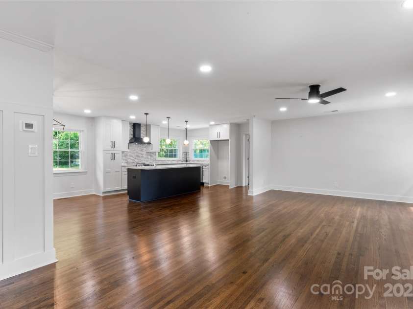 1420 Lakedell Drive, Charlotte, NC 28215.  MLS# CAR4283100, YatesRealty ID 28489. 