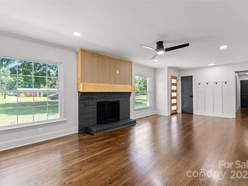 1420 Lakedell Drive, Charlotte, NC 28215.  MLS# CAR4283100, YatesRealty ID 28489. 