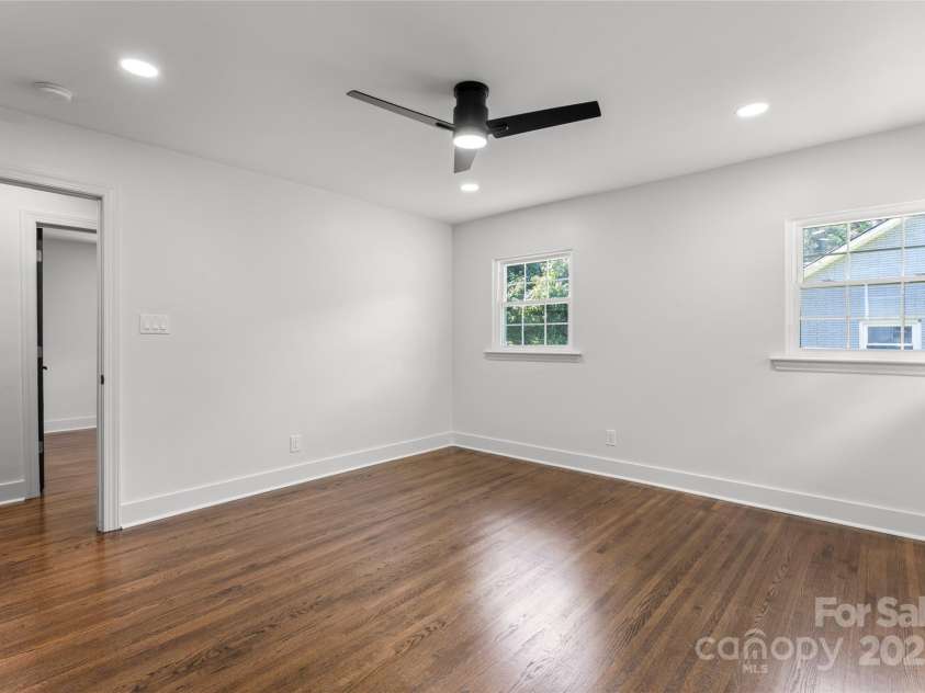 1420 Lakedell Drive, Charlotte, NC 28215.  MLS# CAR4283100, YatesRealty ID 28489. 