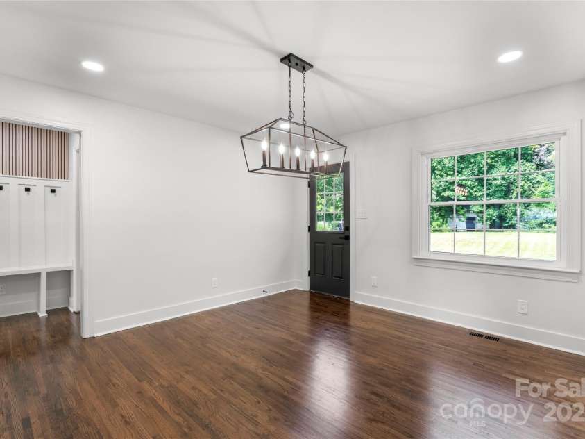 1420 Lakedell Drive, Charlotte, NC 28215.  MLS# CAR4283100, YatesRealty ID 28489. 