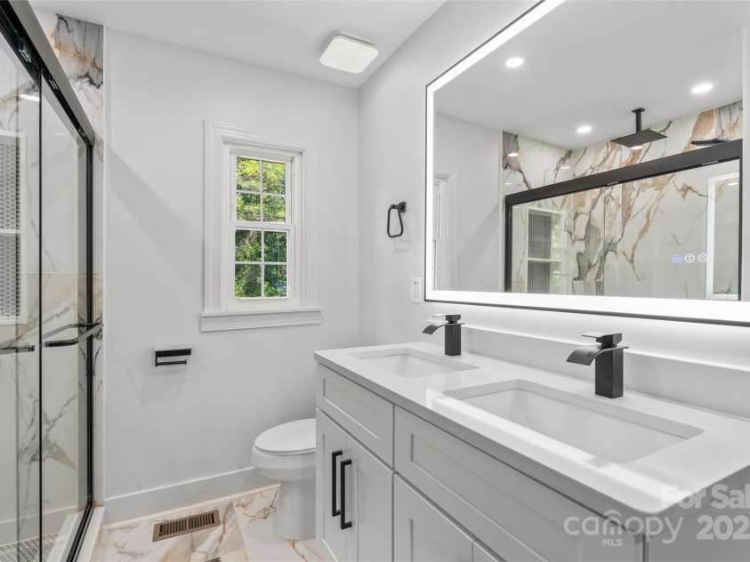1420 Lakedell Drive, Charlotte, NC 28215.  MLS# CAR4283100, YatesRealty ID 28489. 