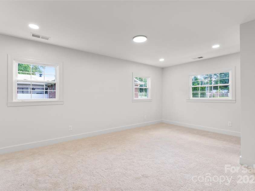 1420 Lakedell Drive, Charlotte, NC 28215.  MLS# CAR4283100, YatesRealty ID 28489. 