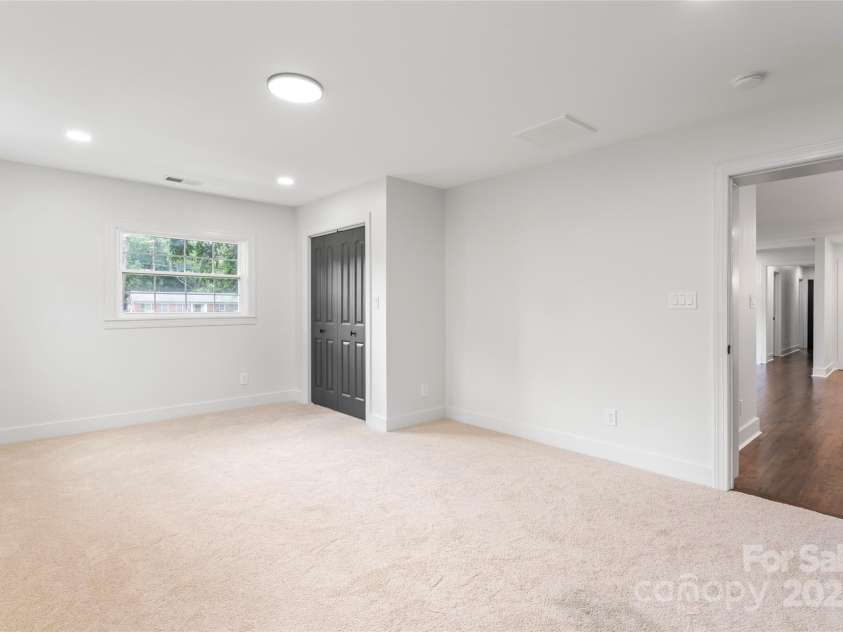 1420 Lakedell Drive, Charlotte, NC 28215.  MLS# CAR4283100, YatesRealty ID 28489. 