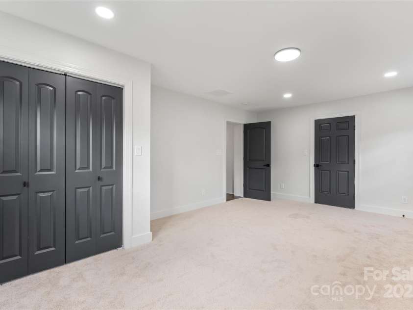 1420 Lakedell Drive, Charlotte, NC 28215.  MLS# CAR4283100, YatesRealty ID 28489. 
