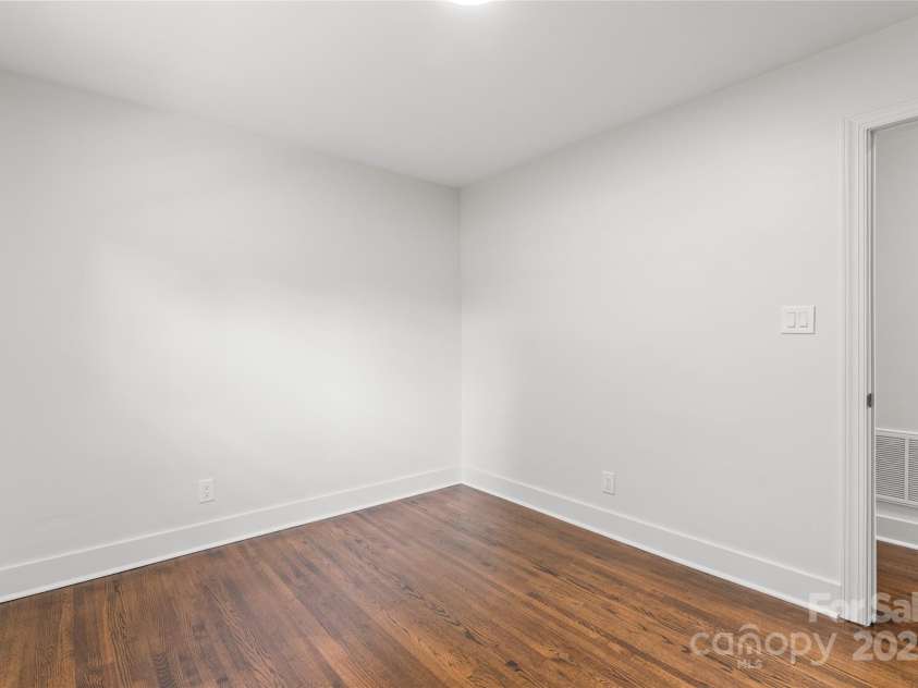 1420 Lakedell Drive, Charlotte, NC 28215.  MLS# CAR4283100, YatesRealty ID 28489. 