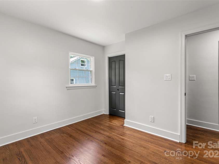 1420 Lakedell Drive, Charlotte, NC 28215.  MLS# CAR4283100, YatesRealty ID 28489. 