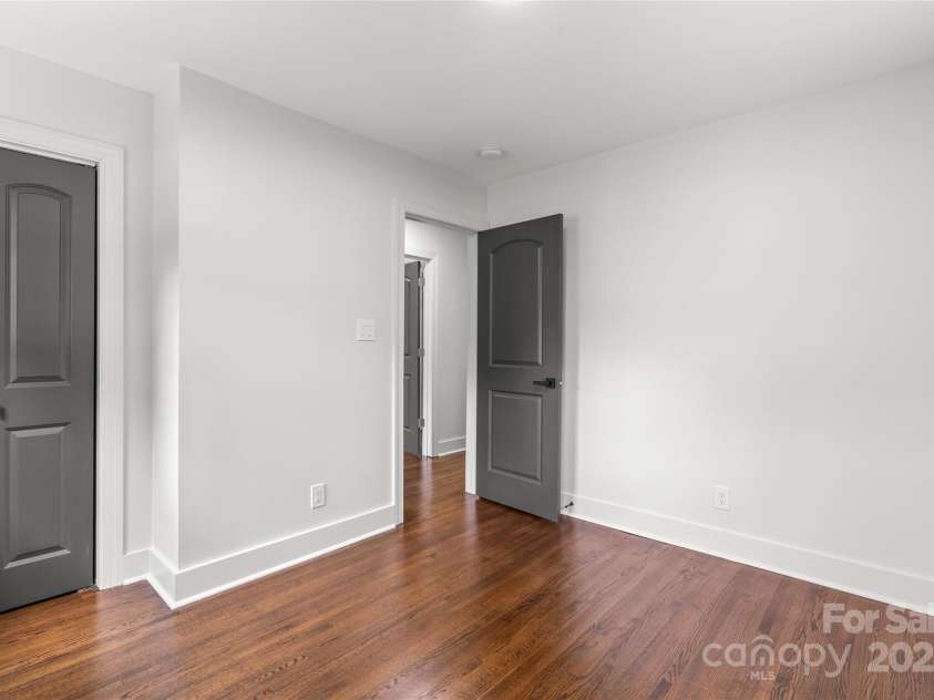 1420 Lakedell Drive, Charlotte, NC 28215.  MLS# CAR4283100, YatesRealty ID 28489. 