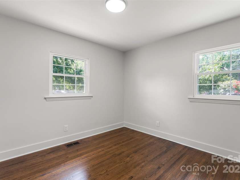 1420 Lakedell Drive, Charlotte, NC 28215.  MLS# CAR4283100, YatesRealty ID 28489. 