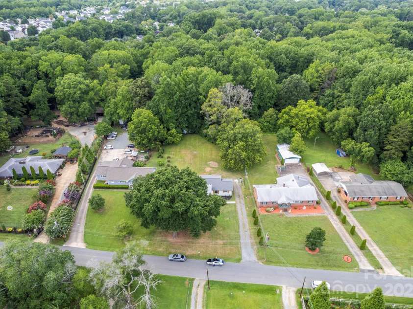 1420 Lakedell Drive, Charlotte, NC 28215.  MLS# CAR4283100, YatesRealty ID 28489. 