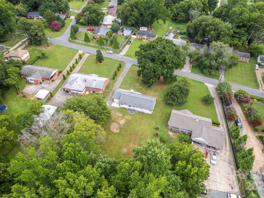 1420 Lakedell Drive, Charlotte, NC 28215.  MLS# CAR4283100, YatesRealty ID 28489. 