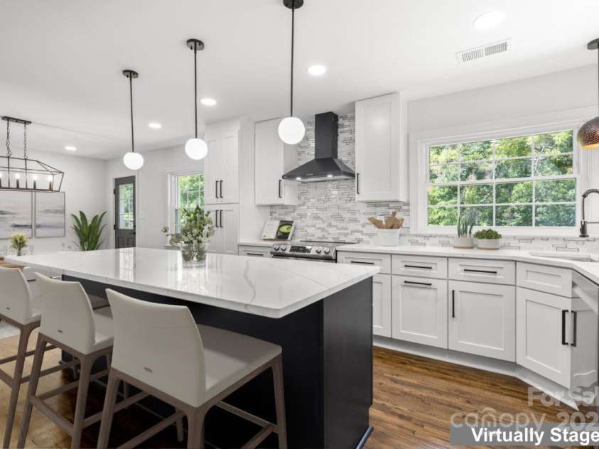 1420 Lakedell Drive, Charlotte, NC 28215.  MLS# CAR4283100, YatesRealty ID 28489. Kitchen/Dining