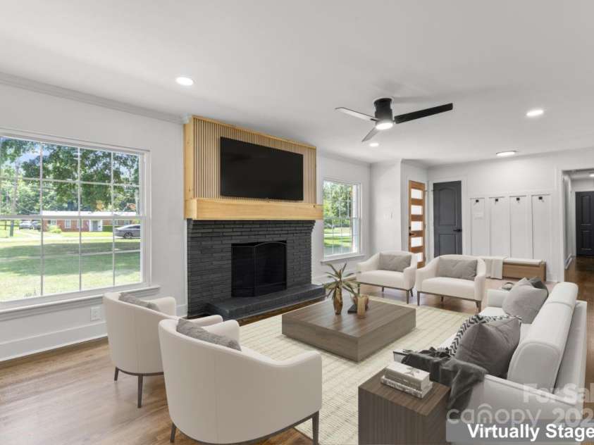 1420 Lakedell Drive, Charlotte, NC 28215.  MLS# CAR4283100, YatesRealty ID 28489. Living