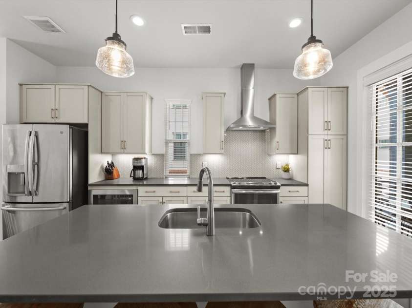 4201 Spencer Towns Lane, Charlotte, NC 28205.  MLS# CAR4278507, YatesRealty ID 28492. 