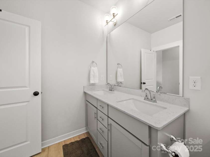 4201 Spencer Towns Lane, Charlotte, NC 28205.  MLS# CAR4278507, YatesRealty ID 28492. 