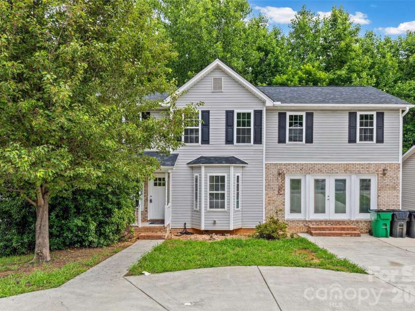 6226 Dumont Lane, Charlotte, NC 28269.  MLS# CAR4385992, YatesRealty ID 28494. 