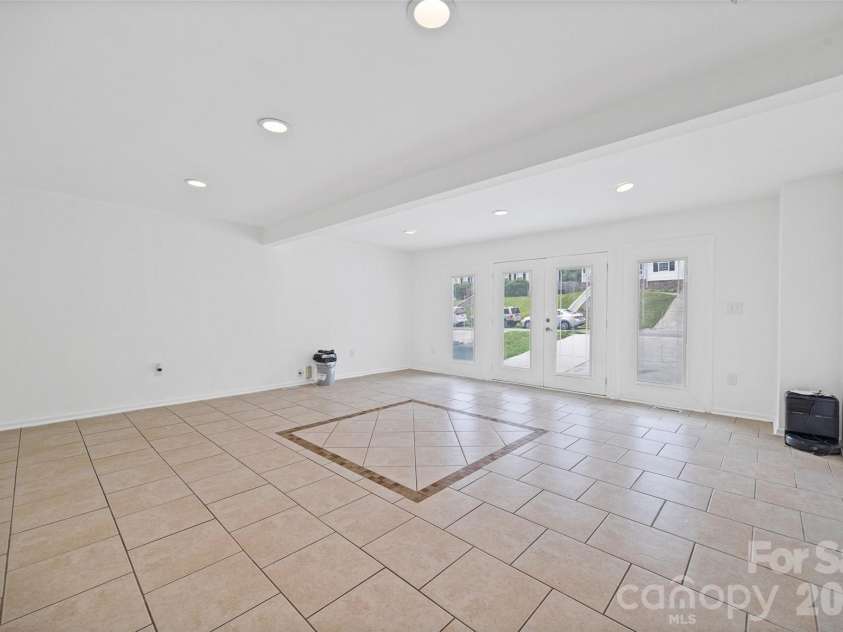6226 Dumont Lane, Charlotte, NC 28269.  MLS# CAR4385992, YatesRealty ID 28494. 