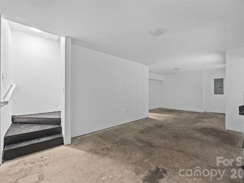 6226 Dumont Lane, Charlotte, NC 28269.  MLS# CAR4385992, YatesRealty ID 28494. 
