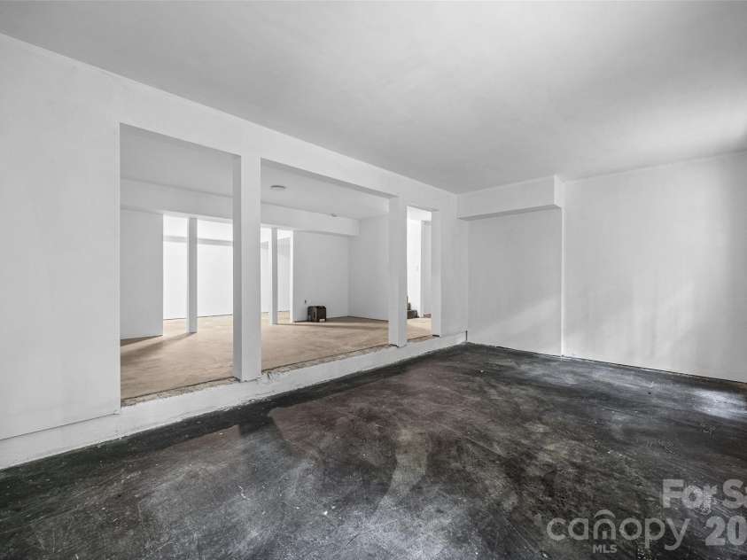 6226 Dumont Lane, Charlotte, NC 28269.  MLS# CAR4385992, YatesRealty ID 28494. 