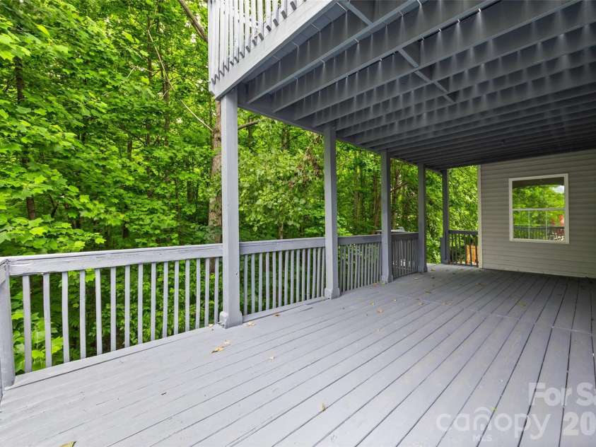 6226 Dumont Lane, Charlotte, NC 28269.  MLS# CAR4385992, YatesRealty ID 28494. 
