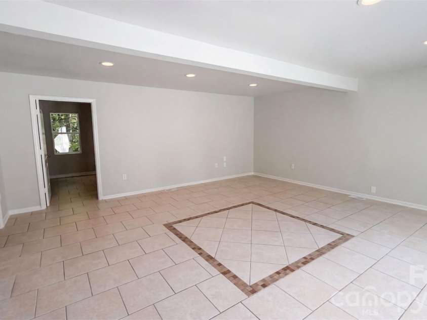 6226 Dumont Lane, Charlotte, NC 28269.  MLS# CAR4424023, YatesRealty ID 28494. 