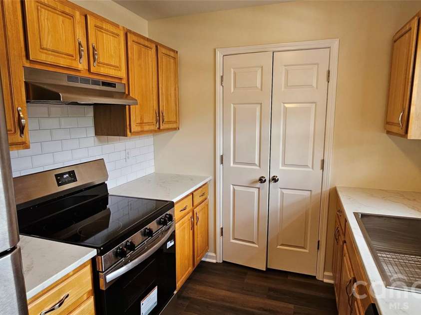605 Carlyle Way, Asheville, NC 28803.  MLS# CAR4388630, YatesRealty ID 28495. 