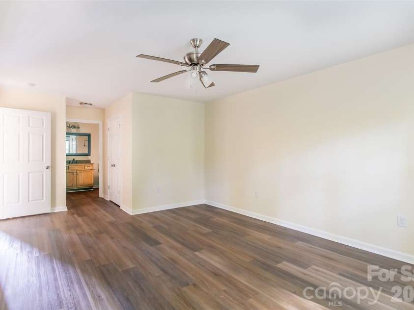 605 Carlyle Way, Asheville, NC 28803.  MLS# CAR4388630, YatesRealty ID 28495. 