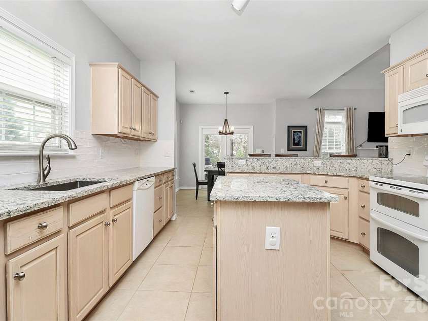 11816 Pheasant Lane, Charlotte, NC 28277.  MLS# CAR4388376, YatesRealty ID 28496. 