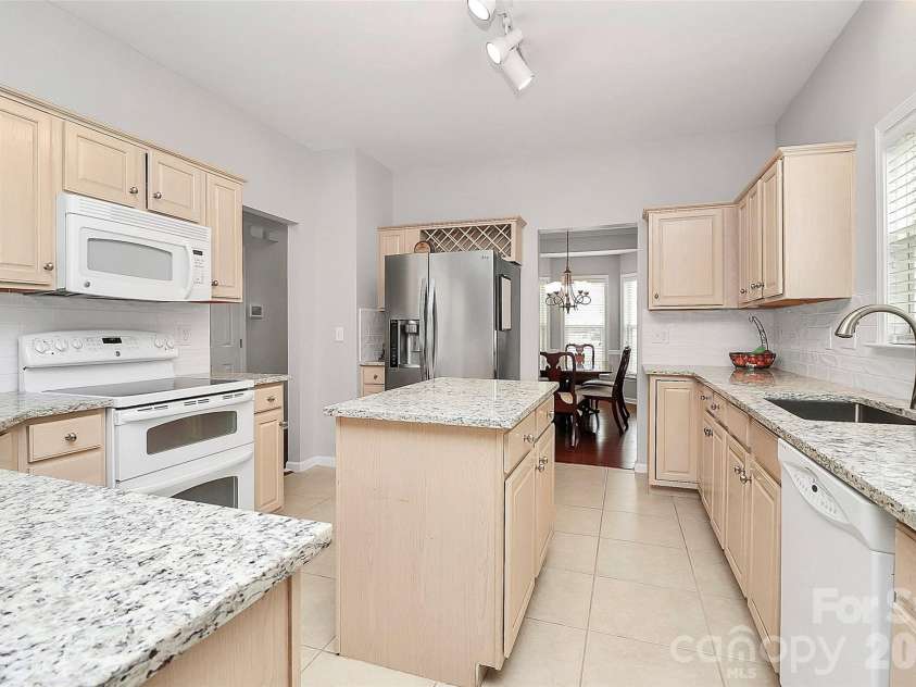 11816 Pheasant Lane, Charlotte, NC 28277.  MLS# CAR4388376, YatesRealty ID 28496. 