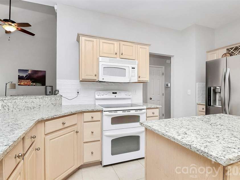 11816 Pheasant Lane, Charlotte, NC 28277.  MLS# CAR4388376, YatesRealty ID 28496. 