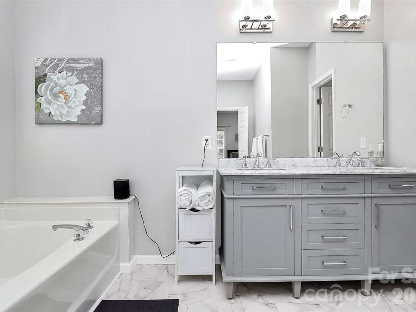 11816 Pheasant Lane, Charlotte, NC 28277.  MLS# CAR4388376, YatesRealty ID 28496. 
