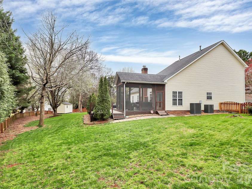 11816 Pheasant Lane, Charlotte, NC 28277.  MLS# CAR4388376, YatesRealty ID 28496. 