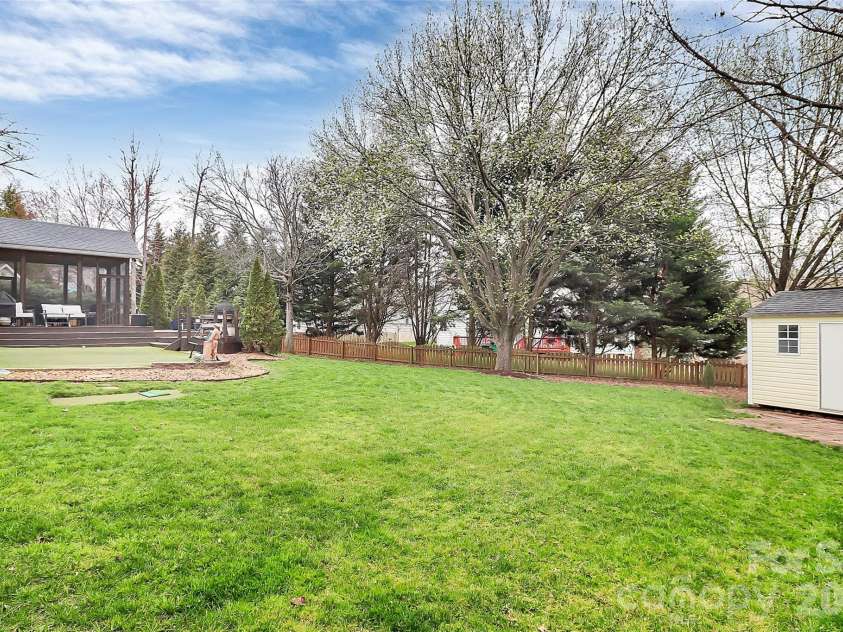 11816 Pheasant Lane, Charlotte, NC 28277.  MLS# CAR4388376, YatesRealty ID 28496. 