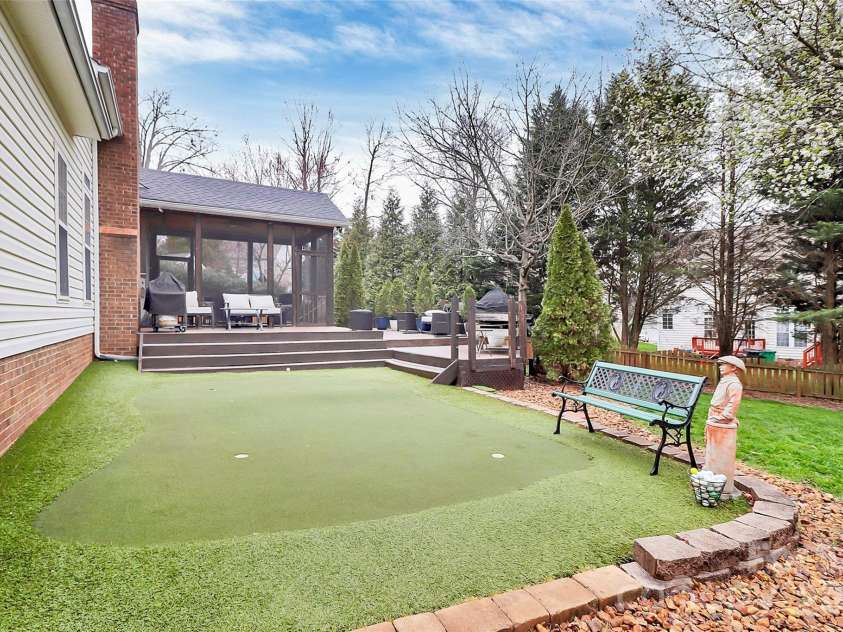 11816 Pheasant Lane, Charlotte, NC 28277.  MLS# CAR4388376, YatesRealty ID 28496. 