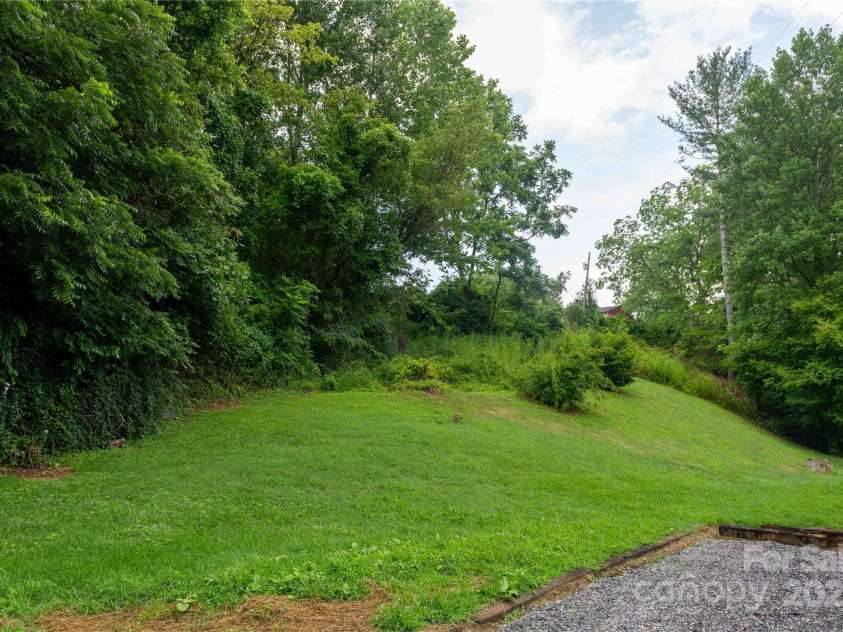 40 Double Island Road, Burnsville, NC 28714.  MLS# CAR4282479, YatesRealty ID 28496. 