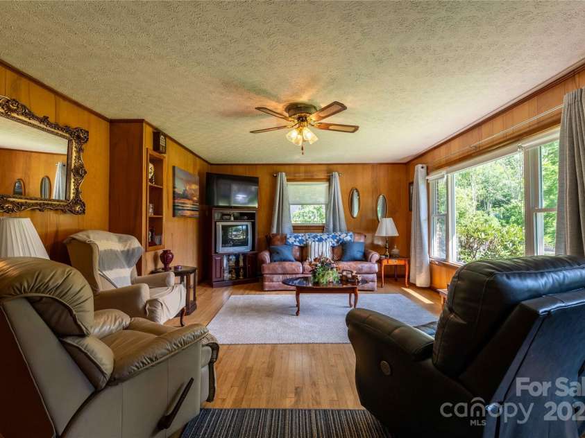 40 Double Island Road, Burnsville, NC 28714.  MLS# CAR4282479, YatesRealty ID 28496. 