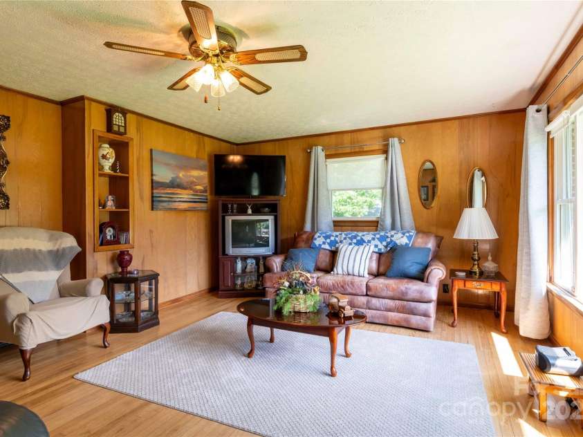 40 Double Island Road, Burnsville, NC 28714.  MLS# CAR4282479, YatesRealty ID 28496. 