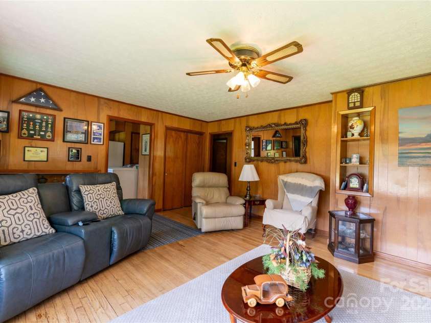 40 Double Island Road, Burnsville, NC 28714.  MLS# CAR4282479, YatesRealty ID 28496. 