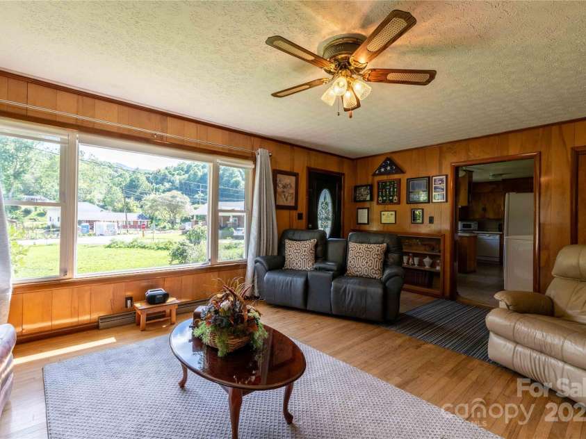 40 Double Island Road, Burnsville, NC 28714.  MLS# CAR4282479, YatesRealty ID 28496. 