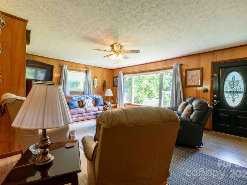 40 Double Island Road, Burnsville, NC 28714.  MLS# CAR4282479, YatesRealty ID 28496. 