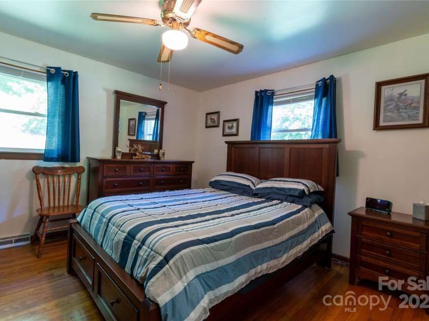 40 Double Island Road, Burnsville, NC 28714.  MLS# CAR4282479, YatesRealty ID 28496. 