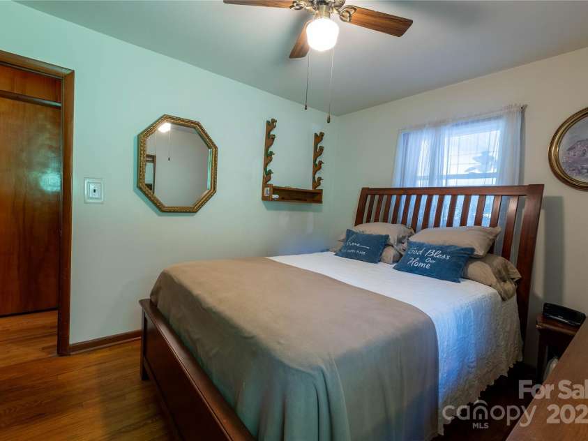 40 Double Island Road, Burnsville, NC 28714.  MLS# CAR4282479, YatesRealty ID 28496. 