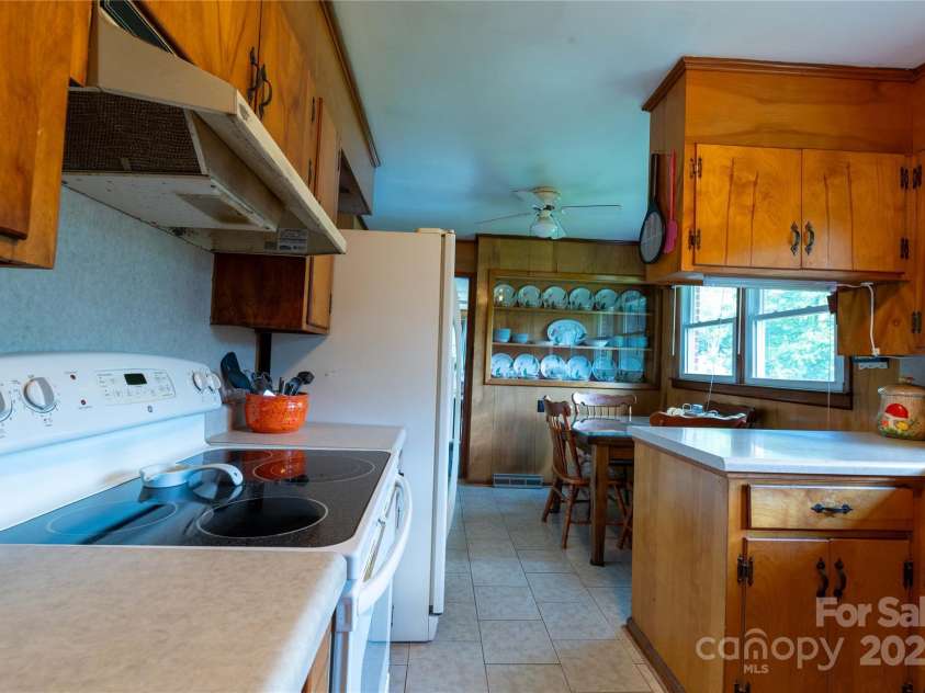 40 Double Island Road, Burnsville, NC 28714.  MLS# CAR4282479, YatesRealty ID 28496. 