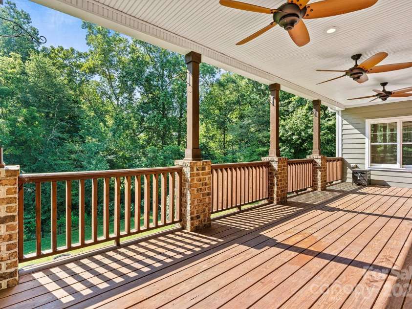 3450 4th Street Boulevard, Hickory, NC 28601.  MLS# CAR4279849, YatesRealty ID 28497. 