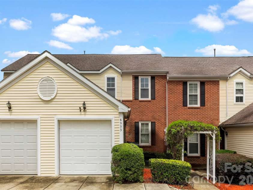 6953 Misty Pine Lane, Charlotte, NC 28217.  MLS# CAR4384306, YatesRealty ID 28499. 