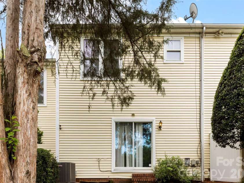 6953 Misty Pine Lane, Charlotte, NC 28217.  MLS# CAR4384306, YatesRealty ID 28499. 