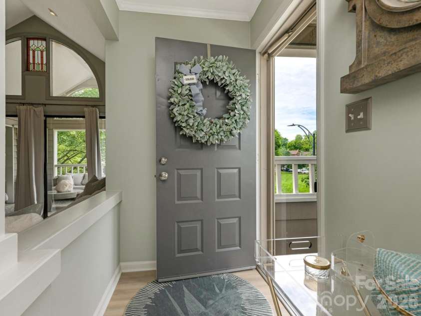 212 10th Street, Charlotte, NC 28202.  MLS# CAR4394129, YatesRealty ID 285. Foyer