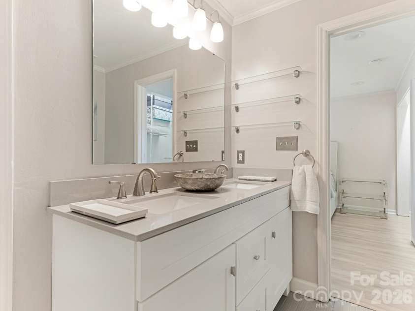 212 10th Street, Charlotte, NC 28202.  MLS# CAR4394129, YatesRealty ID 285. Full bath with dual sinks