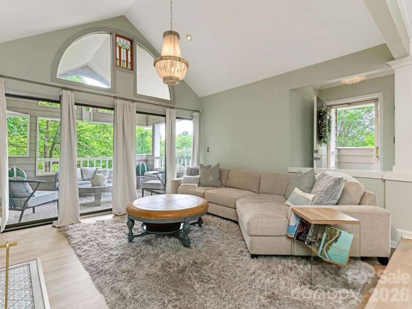 212 10th Street, Charlotte, NC 28202.  MLS# CAR4394129, YatesRealty ID 285. Living room with vaulted ceiling